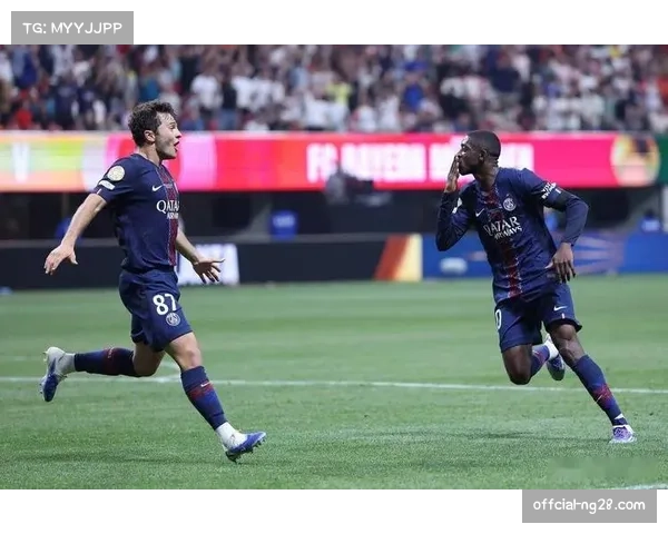 巴黎FC中卫姆博解围险变助攻，门将特拉普神勇扑救